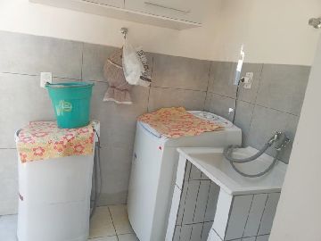 �rea de servi�o - atr�s da casa