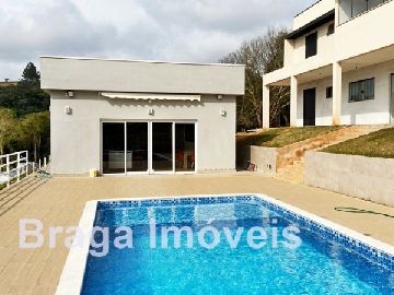 Piscina de frente para �rea gourmet