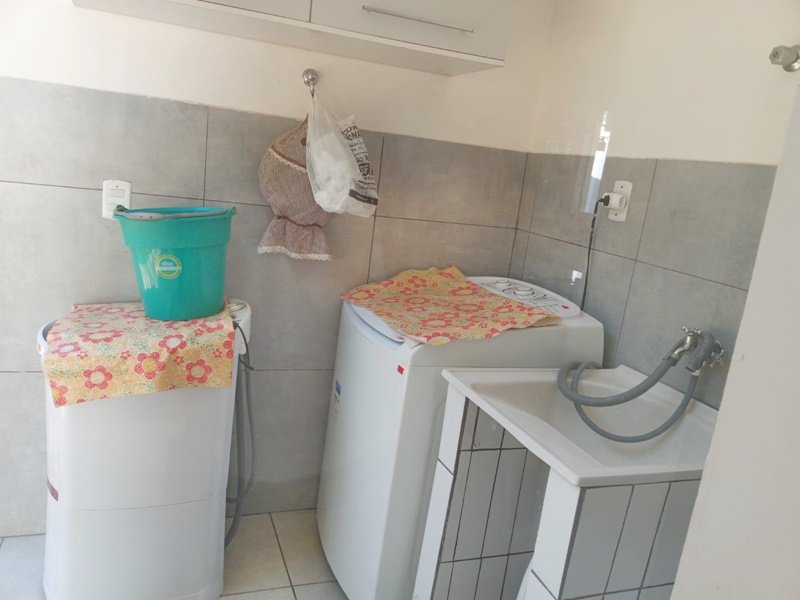 �rea de servi�o - atr�s da casa