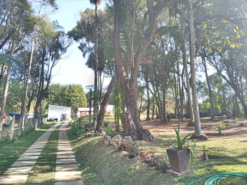 Entrada c/ bosque ao lado